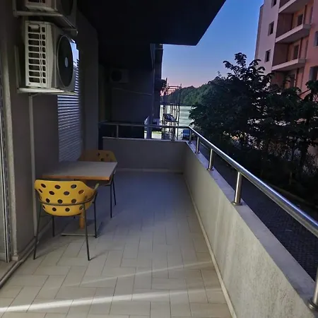 شقة Beachfront فلورا